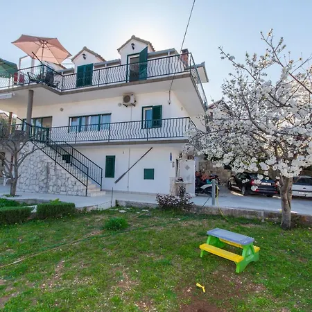 Slatine 1126b Apartment *
